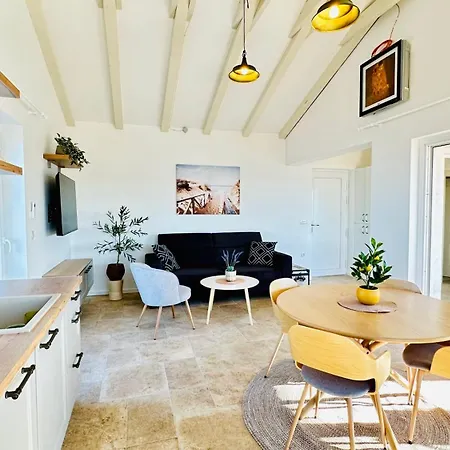 דירה Vista Lovers Nest
